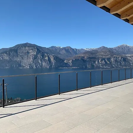 Sopralago Ein Ferienhaus Mit Grandiosem Weitblick Von Norden Bis Sueden Des Gardasees Holiday home *